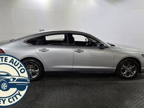 Used 2023 Honda Accord EX image 8