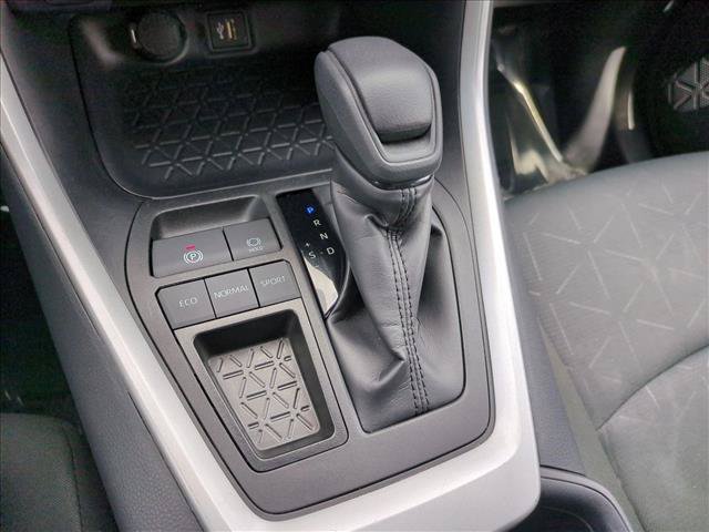 Used 2025 Toyota RAV4 XLE FWD image 12