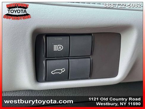 Used 2022 Toyota Highlander XLE AWD/4WD image 26