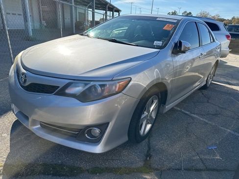 Used 2013 Toyota Camry SE image 2