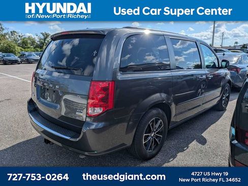 Used 2017 Dodge Grand Caravan GT FWD image 2
