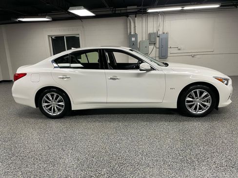 Used 2017 INFINITI Q50 2.0t w/ Moonroof Package image 4
