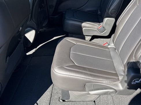 New 2026 Chrysler Pacifica Select AWD/4WD image 12