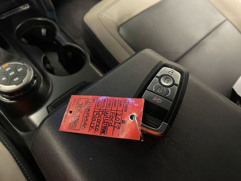 Used 2022 Ford Bronco Wildtrak image 17