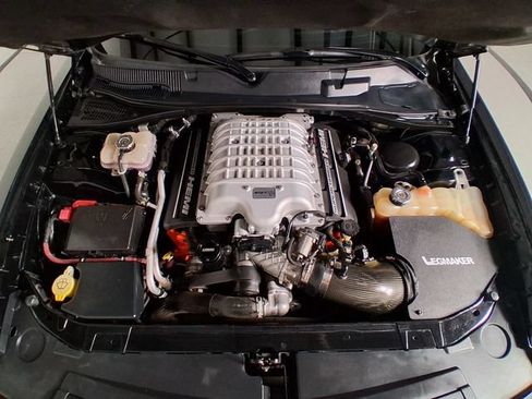 Used 2015 Dodge Challenger SRT Hellcat RWD image 15