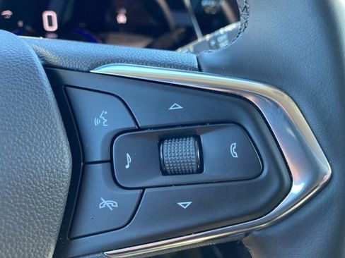 Used 2025 Chevrolet Trax LT w/ Driver Confidence Package FWD image 19