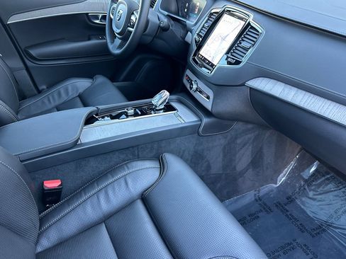 Used 2025 Volvo XC90 T8 Ultra w/ Protection Package Premier image 19
