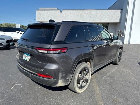 Used 2023 Jeep Grand Cherokee Altitude AWD/4WD image 11