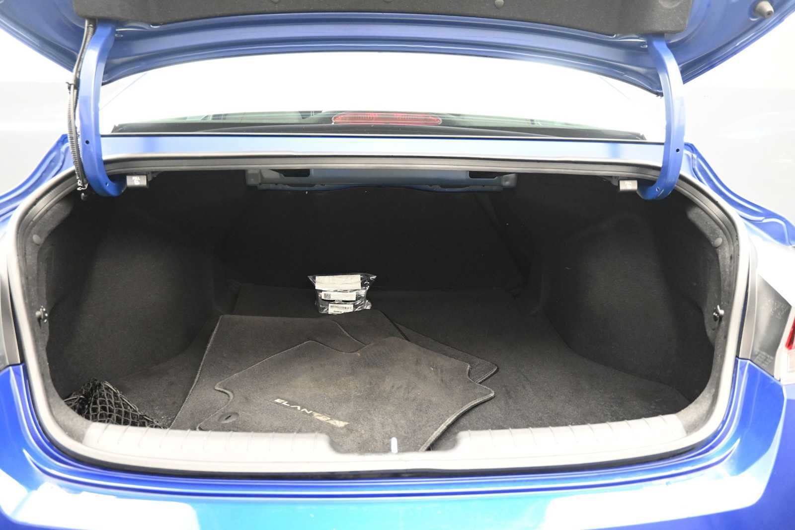Certified 2025 Hyundai Elantra SE w/ Cargo Package FWD image 20