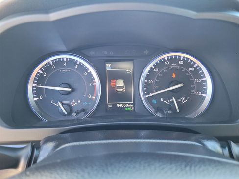 Used 2019 Toyota Highlander XLE image 24