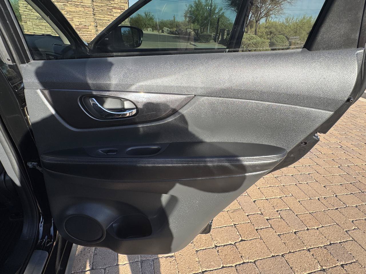 Used 2018 Nissan Rogue SV FWD image 21