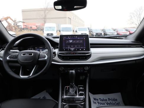 Used 2024 Jeep Compass Limited image 14