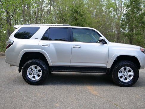 Used 2020 Toyota 4Runner SR5 Premium image 28