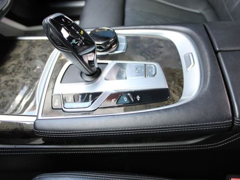 Used 2017 BMW 750i RWD image 35