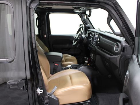 Used 2022 Jeep Wrangler Unlimited Sahara w/ Cold Weather Group image 24