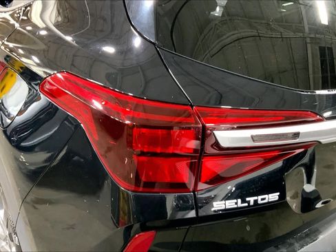 Used 2023 Kia Seltos LX image 29