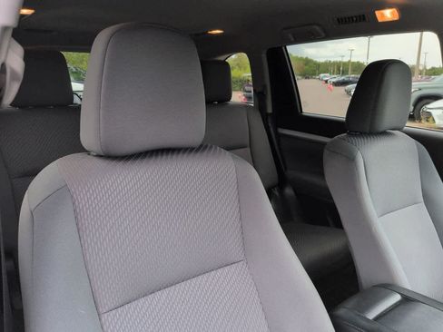Certified 2018 Toyota Highlander LE FWD image 7