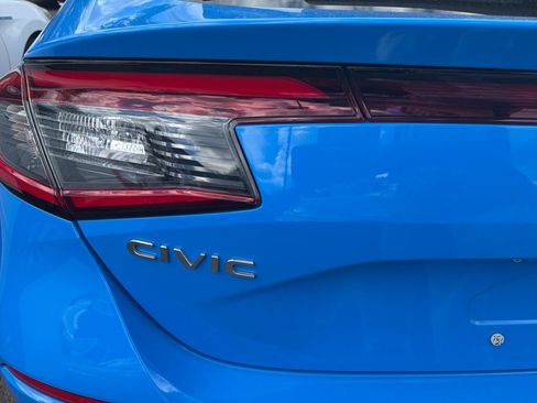 Used 2023 Honda Civic Sport image 9