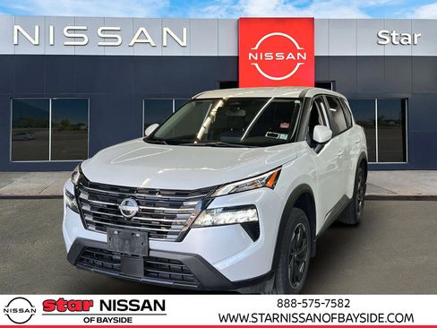 Used 2024 Nissan Rogue SV image 3