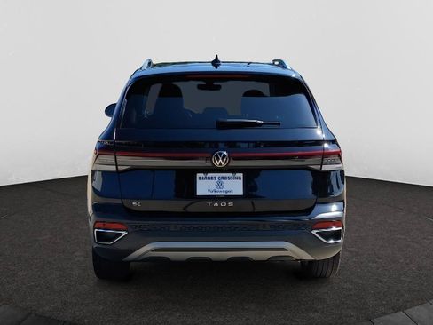 Certified 2025 Volkswagen Taos SE FWD image 6