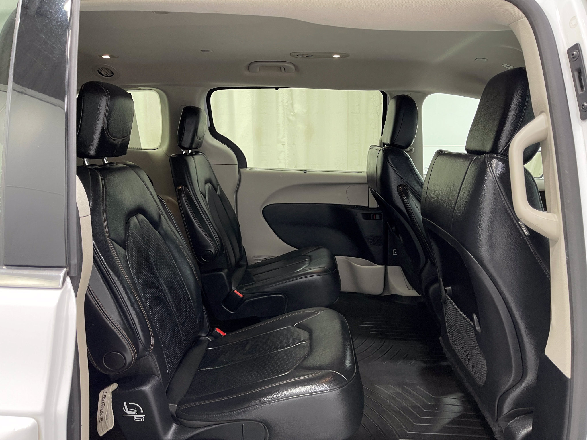 Used 2019 Chrysler Pacifica Touring-L FWD image 31