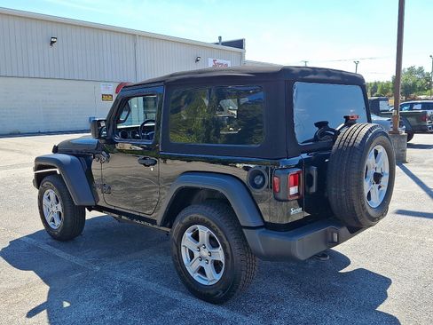 Used 2021 Jeep Wrangler Sport image 6