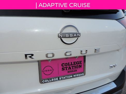 Used 2023 Nissan Rogue SV FWD image 11