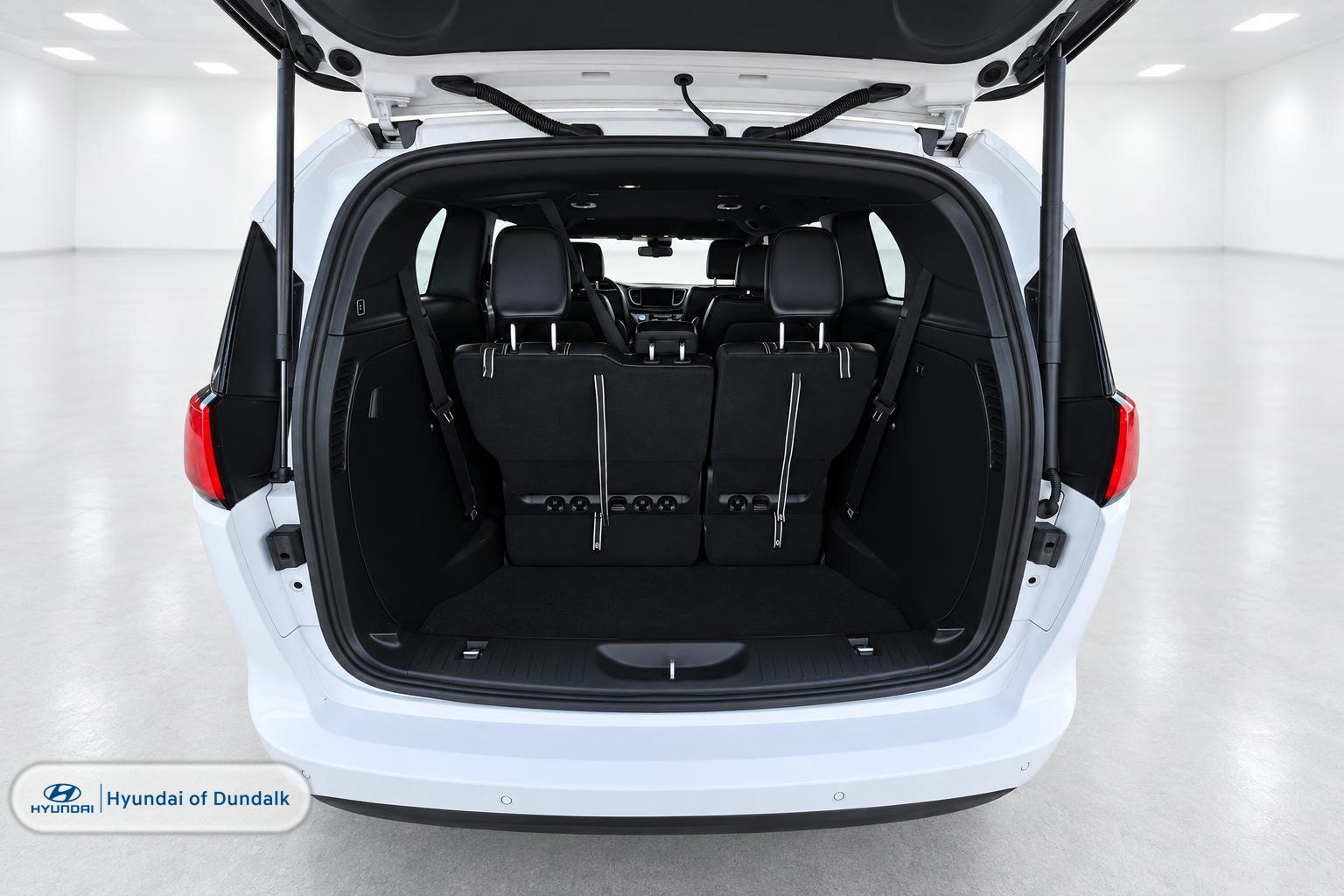 Used 2025 Chrysler Voyager LX FWD image 15