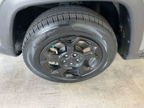 Used 2023 Jeep Compass Trailhawk image 10