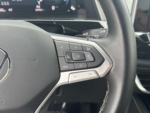 Used 2025 Volkswagen Atlas Cross Sport SE FWD image 23