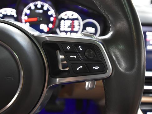 Used 2021 Porsche Cayenne AWD/4WD image 14