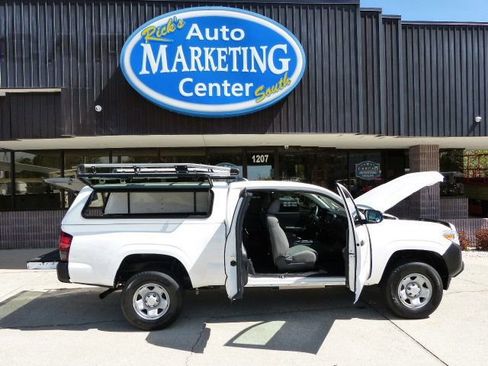 Used 2022 Toyota Tacoma SR image 21