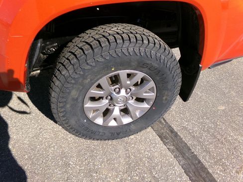 Used 2017 Toyota Tacoma SR5 w/ Tow Package image 13