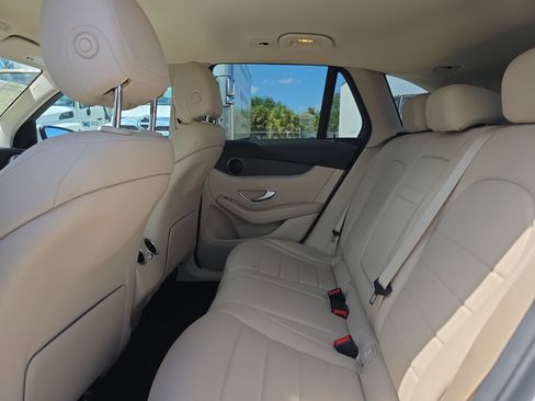 Used 2022 Mercedes-Benz GLC 300 4MATIC w/ Multimedia Package Lite image 16