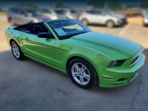Used 2013 Ford Mustang Convertible RWD image 16