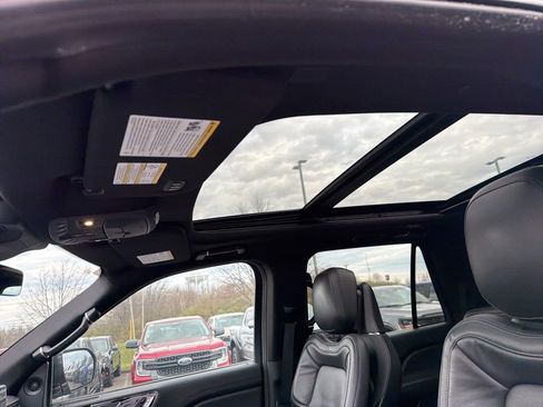 Used 2023 Lincoln Navigator Reserve image 10