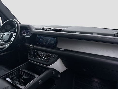 Used 2020 Land Rover Defender 110 S AWD/4WD image 30