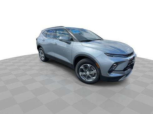 Certified 2025 Chevrolet Blazer LT w/ Convenience Package FWD image 2