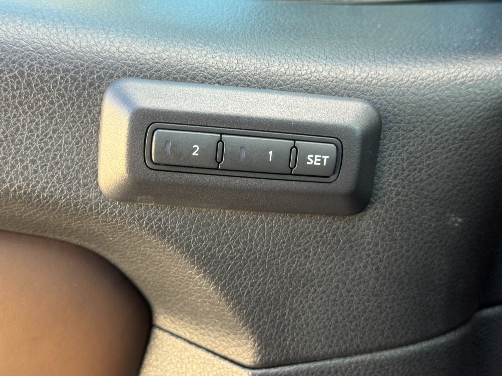 Used 2016 Nissan Titan Platinum Reserve RWD image 16