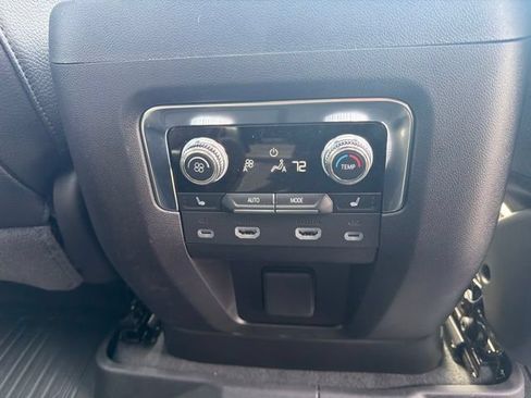 Used 2024 GMC Yukon Denali w/ Advanced Technology Package AWD/4WD image 20