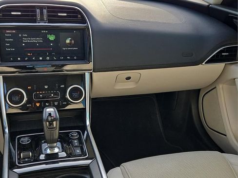 Used 2020 Jaguar XE S image 20