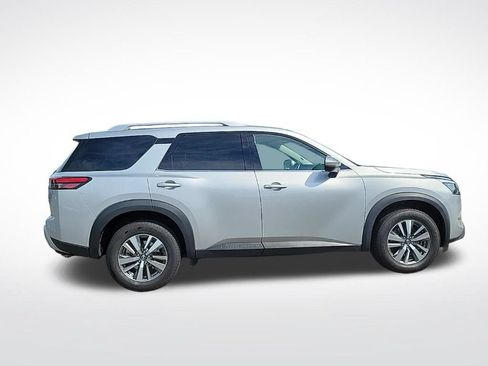 Used 2025 Nissan Pathfinder SL AWD/4WD image 5