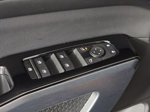 Used 2024 Nissan Pathfinder SL w/ Black Appearance Package FWD image 28