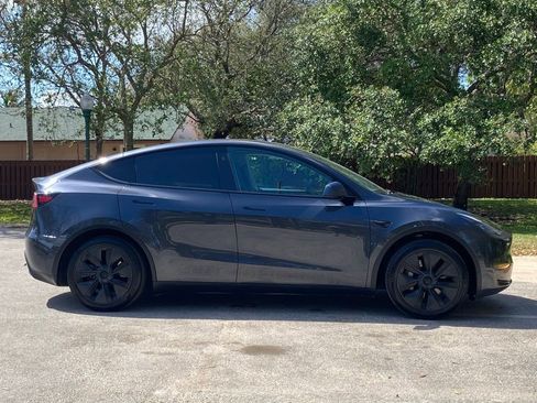 Used 2025 Tesla Model Y Long Range image 8