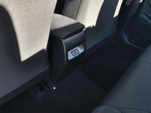 Used 2025 Toyota Corolla LE image 27