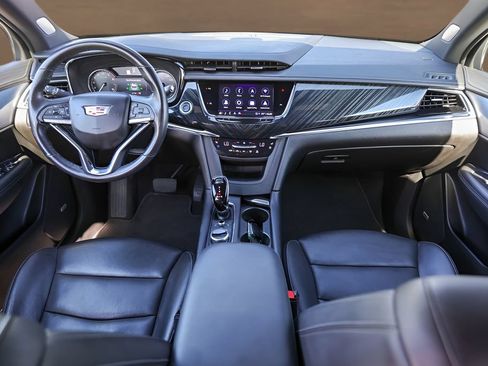 Certified 2025 Cadillac XT6 Premium Luxury AWD/4WD image 27