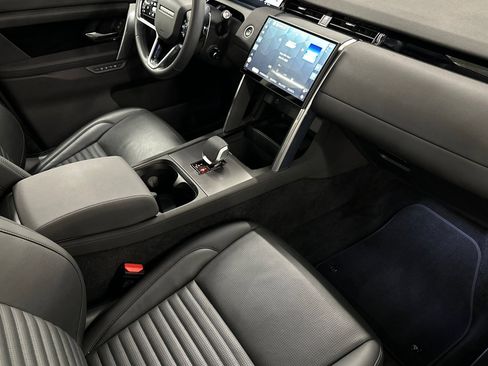 Used 2025 Land Rover Discovery Sport S image 32