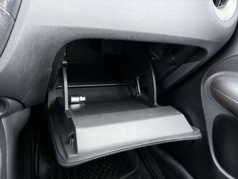 Used 2013 Nissan Juke SV image 31