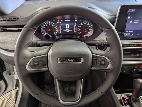 New 2026 Jeep Compass Latitude image 18