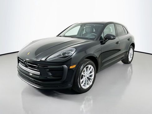 Used 2025 Porsche Macan image 1